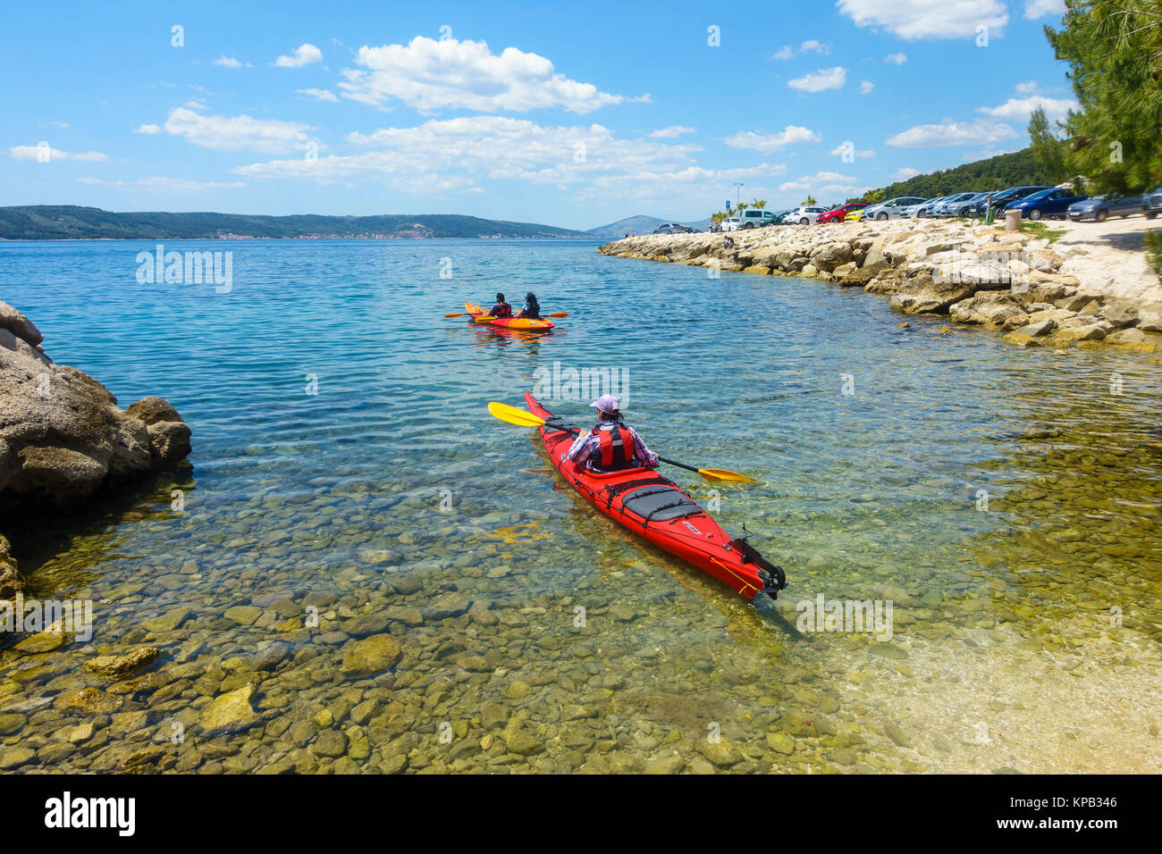 Kayak en el mar cerca de Split, Croacia Foto de stock