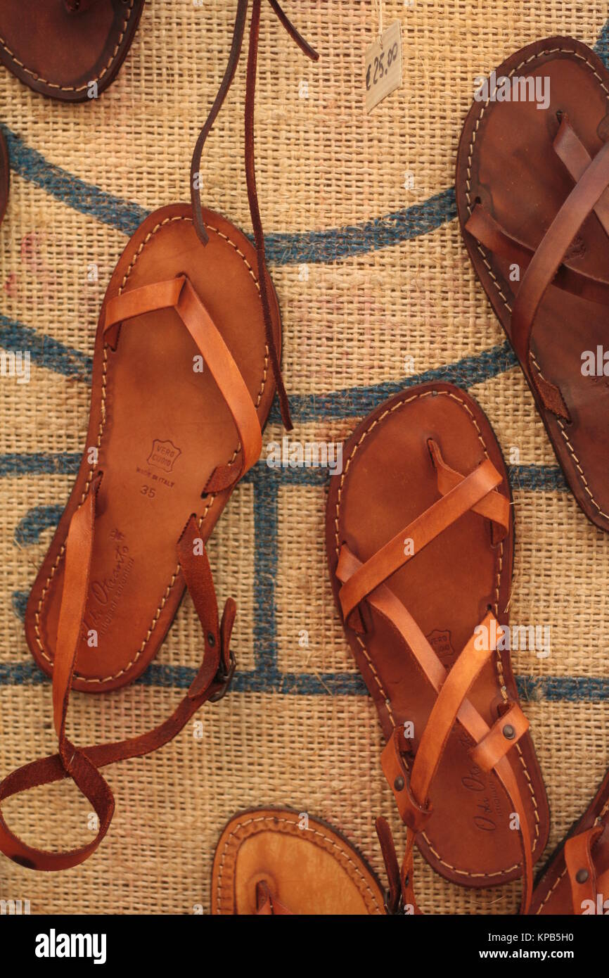 Sandalias de cuero artesanales en venta Fotografía de stock - Alamy