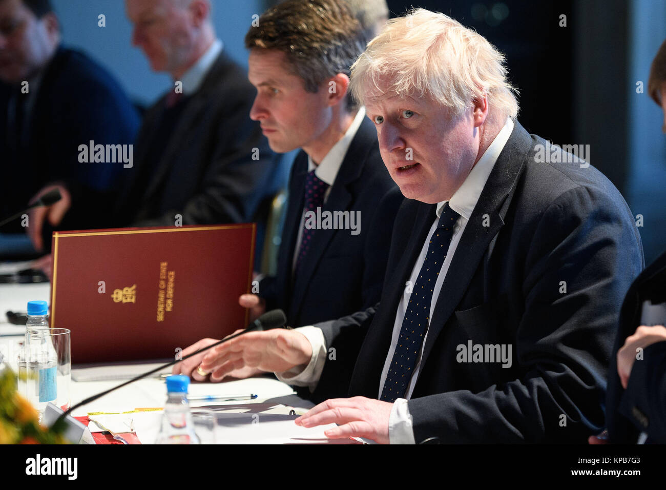 Secretaria de Relaciones Exteriores Boris Jonhson y el secretario de Defensa, Gavin Williamson sostener conversaciones con sus homólogos Japenese (no se muestra) sobre la seguridad y la cooperación en defensa, en Greenwich, Londres. Foto de stock