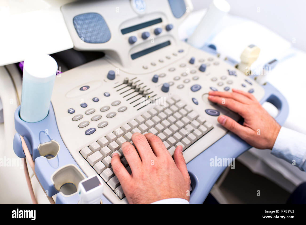 Teclado de ultrasonido fotografías e imágenes de alta resolución - Alamy