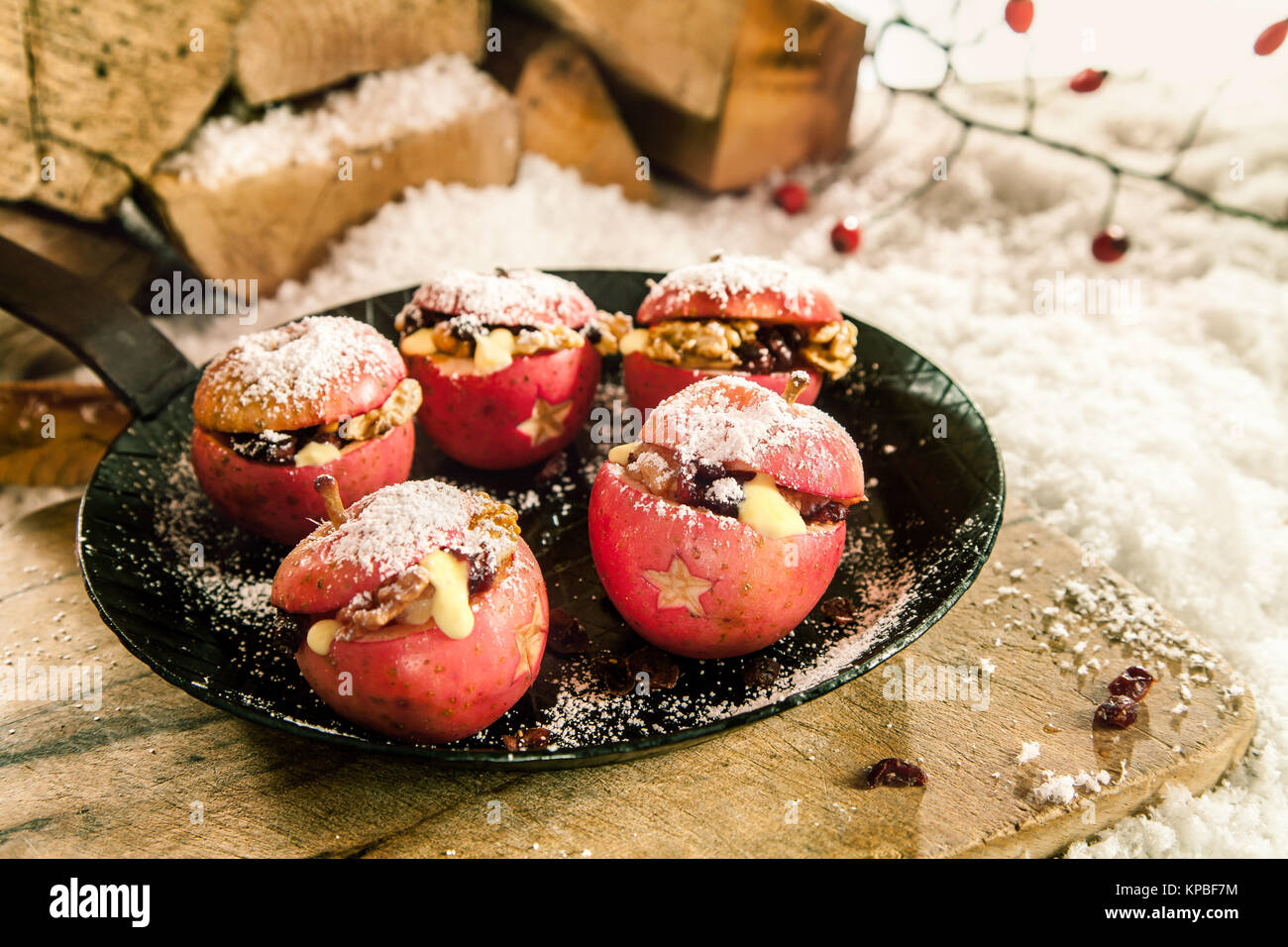 Relleno de manzanas horneadas navidad Foto de stock