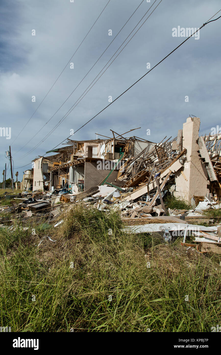 Huracán Harvey 2017 destrucción, complejo de apartamentos que consta de varias estructuras. Foto de stock