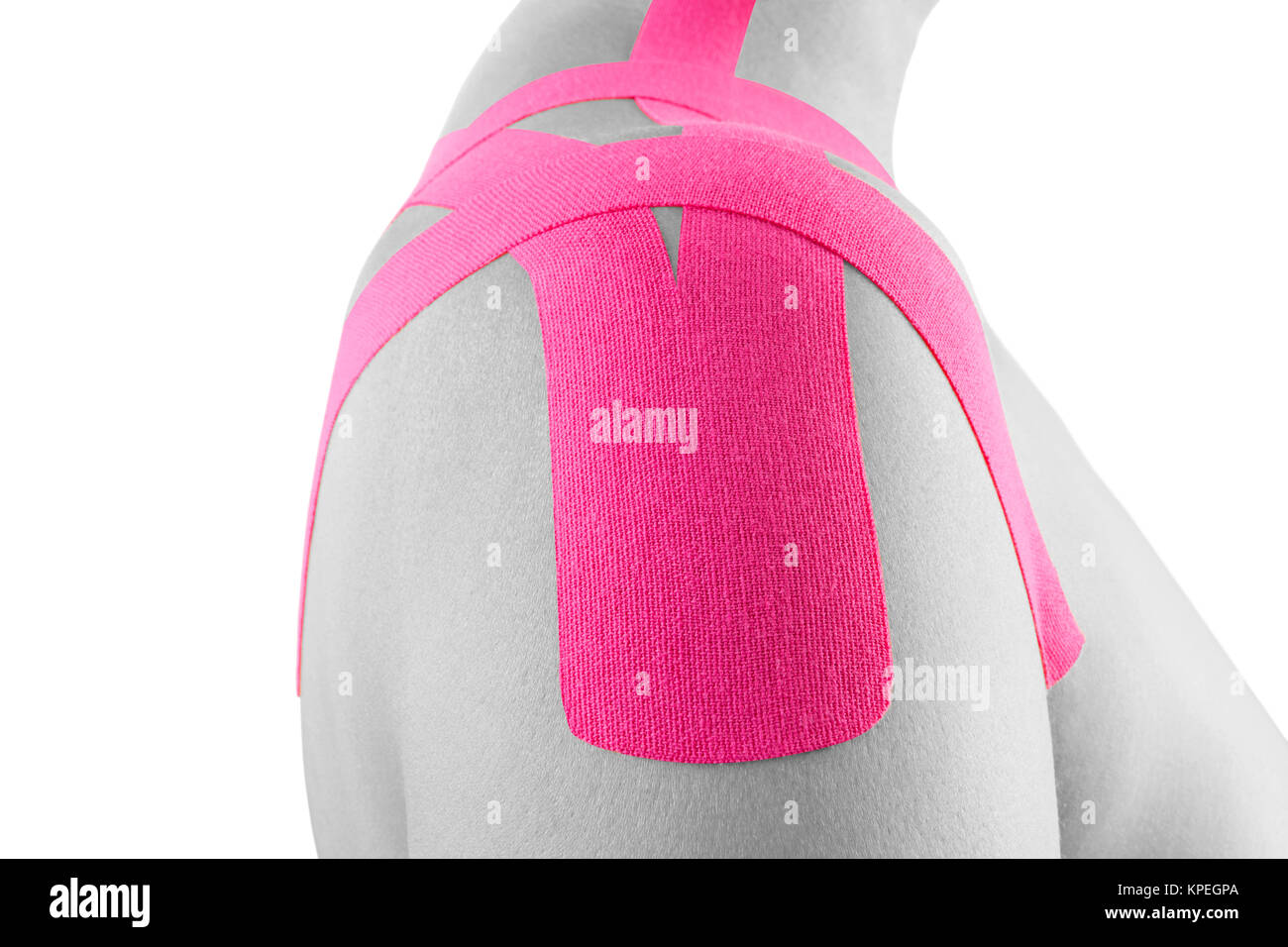 Kinesio tape en hombro hembra aislado sobre fondo blanco