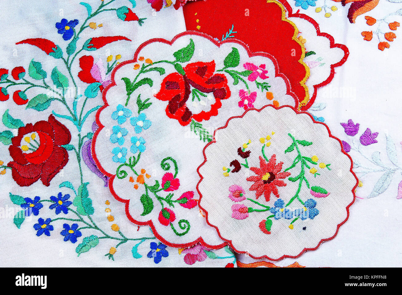 Bordados. Patchwork bordados manualidad closeup textura pattern studio foto  de fondo. Húngaro Floral bordado floral Fotografía de stock - Alamy
