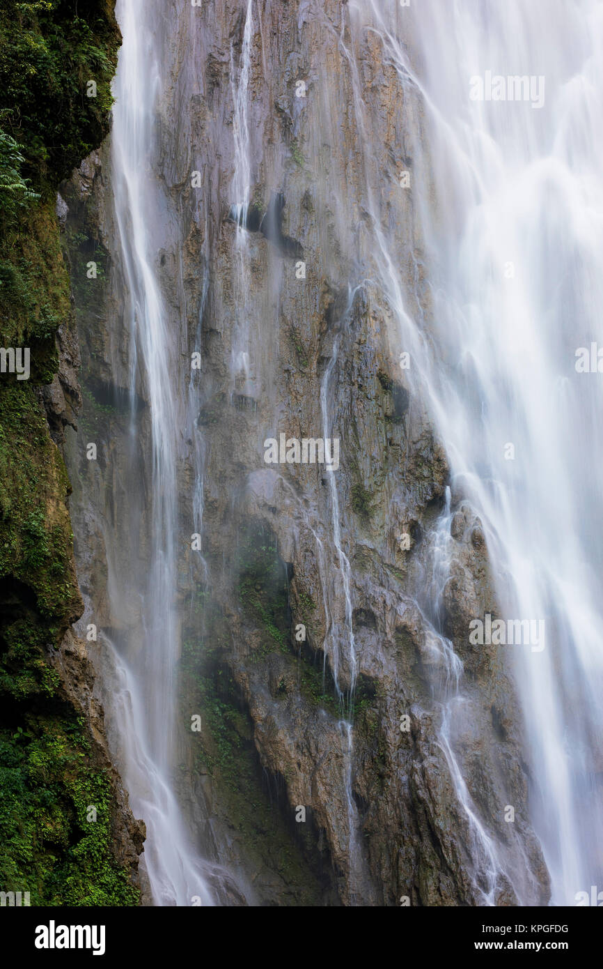 Tongling Great Falls es de 188 metros (616 pies) cascada ubicación dentro del Gran Cañón Turismo Jingxi Tongling pintoresca región, provincia de Guangxi, China Foto de stock