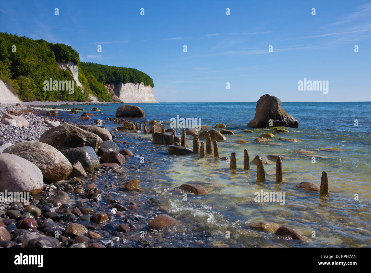 Chalk acantilado y la playa en el Parque Nacional Jasmund, Ruegen isla, Mecklemburgo-Pomerania Occidental, Mar Báltico, Alemania, Europa Foto de stock