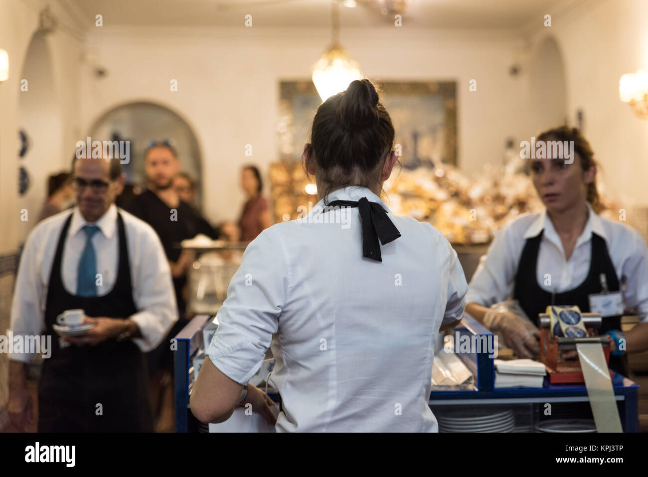 Lisboa, Portugal - 27 de octubre de 2016. Lugar histórico cafe Pastis de Belem en Lisboa, Portugal. Foto de stock