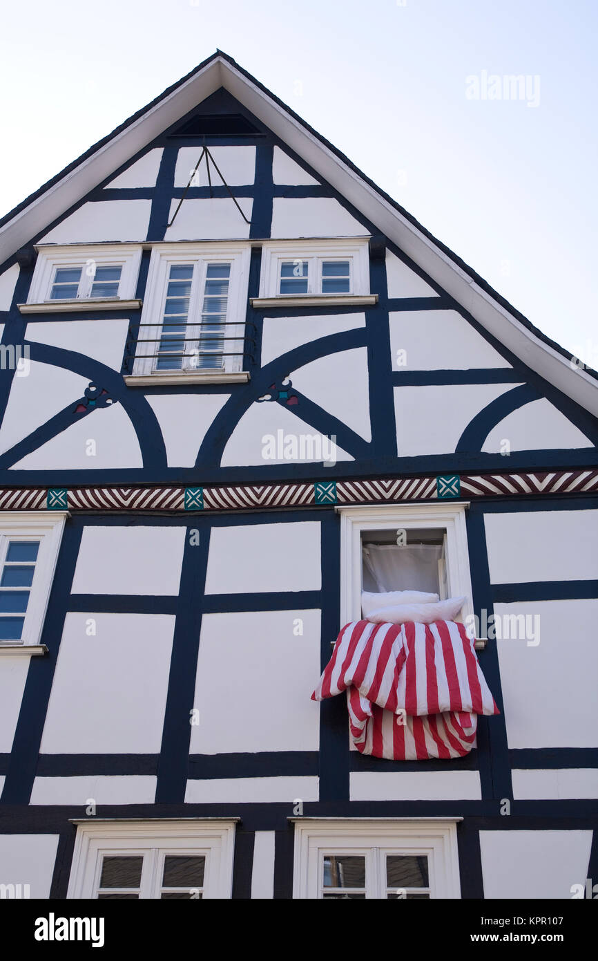 Europa, en Alemania, en la región de Siegerland, paredes entramadas en