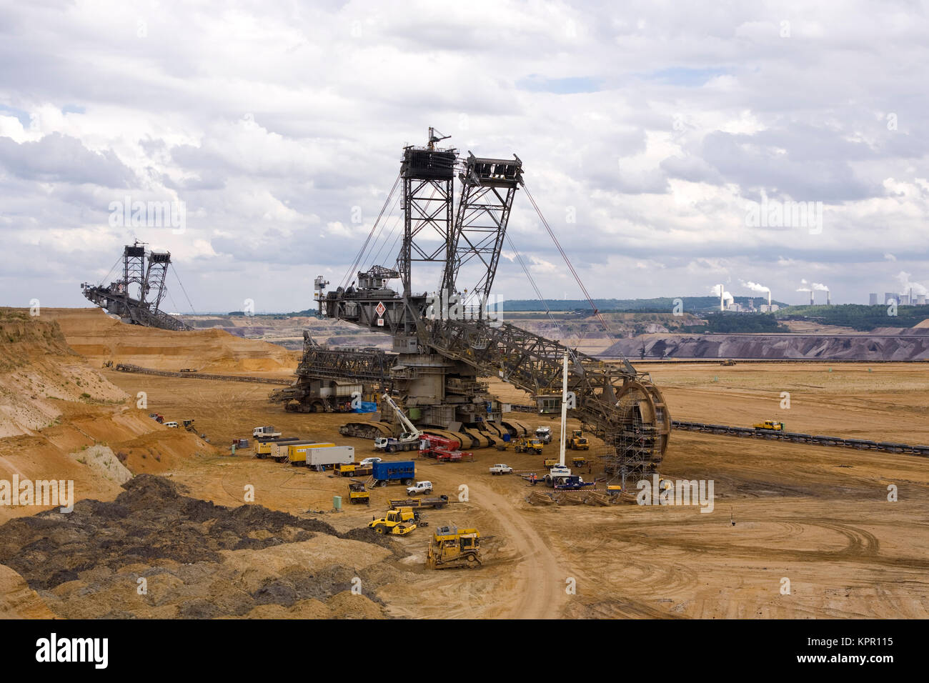 En Europa, Alemania, lignito, explotaciones mineras a cielo abierto, cerca Grazweiler Juechen, mantenimiento de una cuchara excavadora de ruedas. Europa, Deutschland, Braunkohletagebau Foto de stock