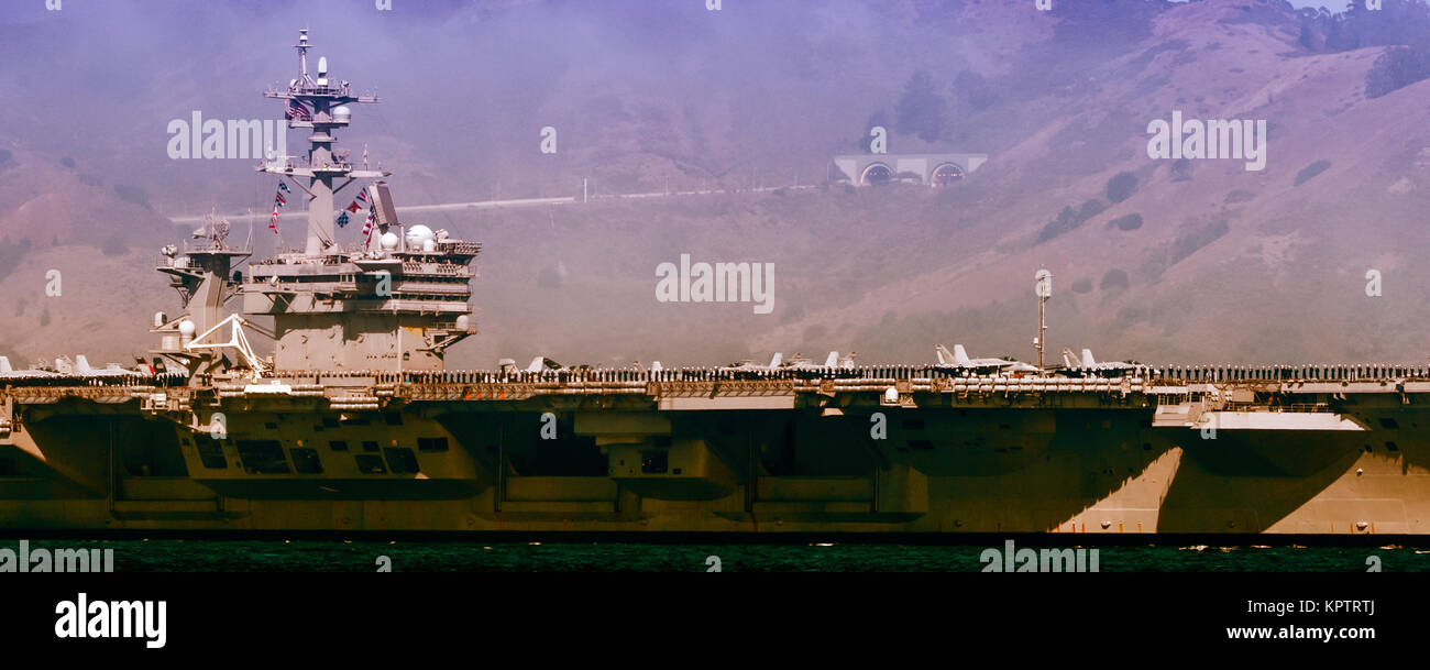 Demostración de USS Carl Vinson (CVN 70) sobre la celebración de la Semana de la flota en San Francisco, California, EE.UU. Foto de stock