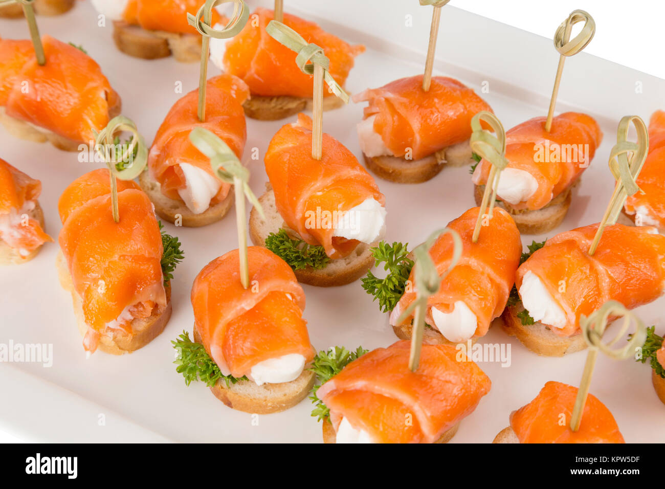 Closeup canapés y bocadillos para catering Fotografía de stock - Alamy