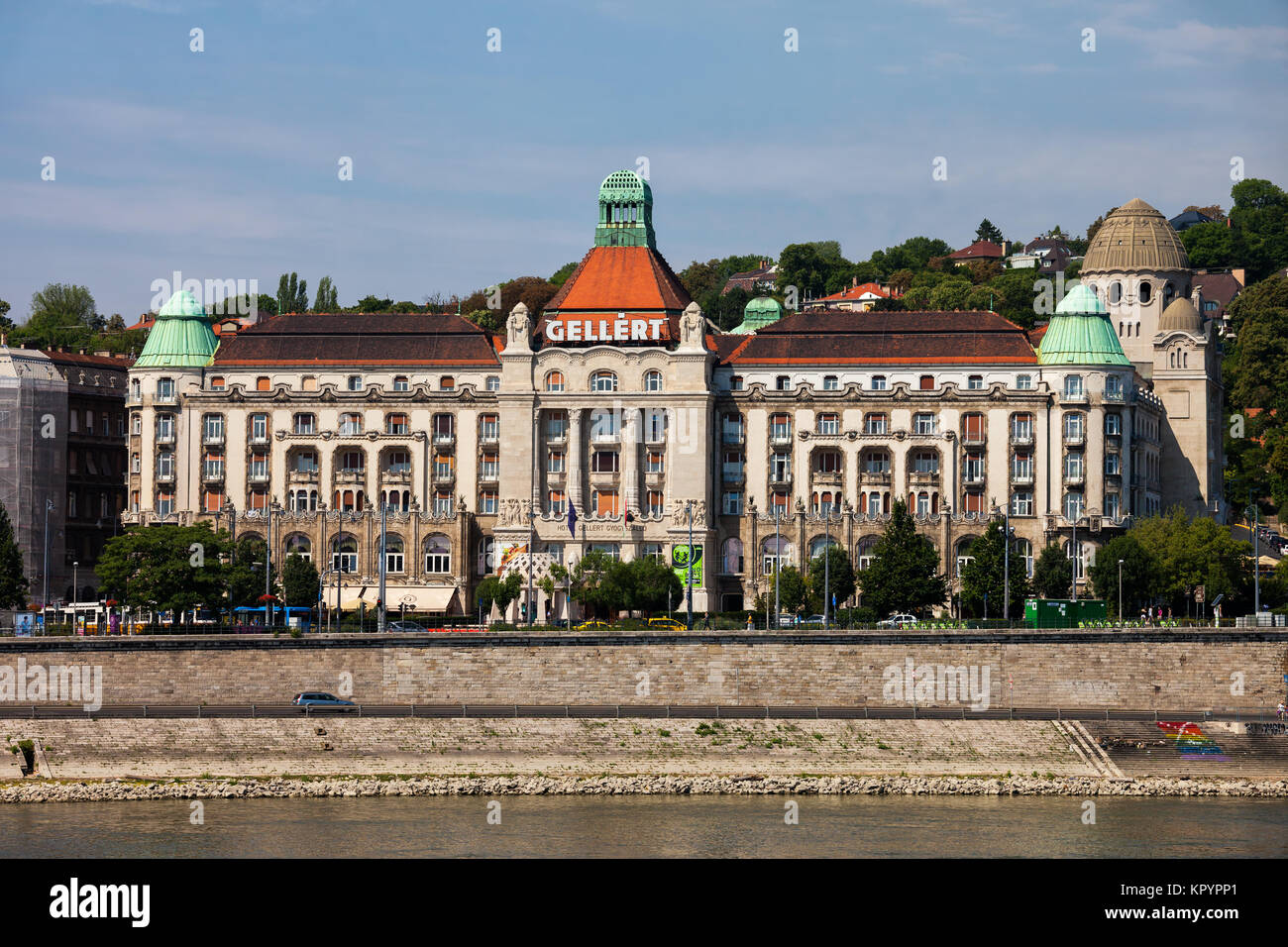 El Danubius Hotel Gellert de Budapest, frente a la fachada de estilo Art Nouveau, hito de la ciudad de Del Río Danubio, Hungría, Europa Foto de stock