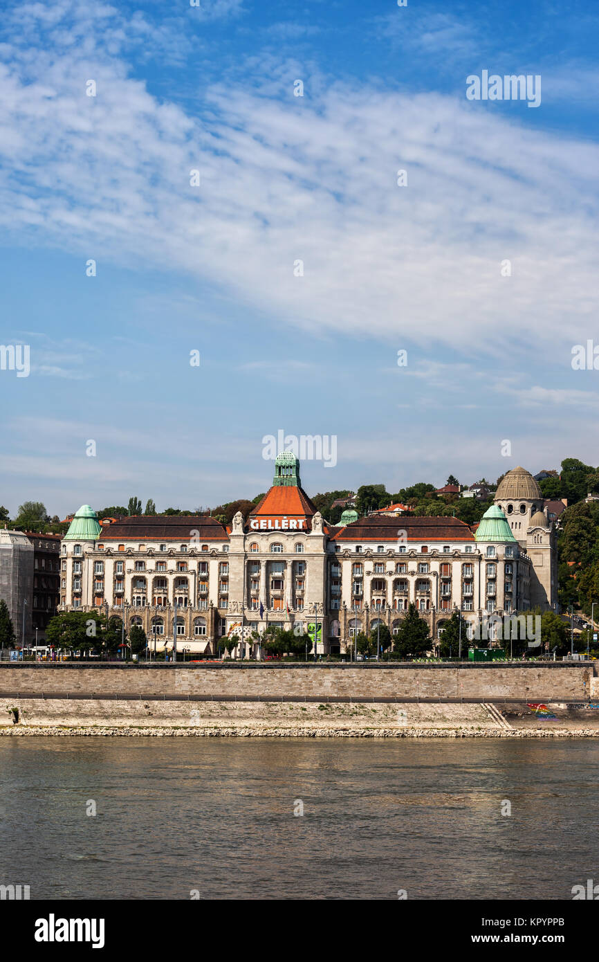 El Danubius Hotel Gellert de Budapest, frente a la fachada de estilo Art Nouveau, hito de la ciudad de Del Río Danubio, Hungría, Europa Foto de stock