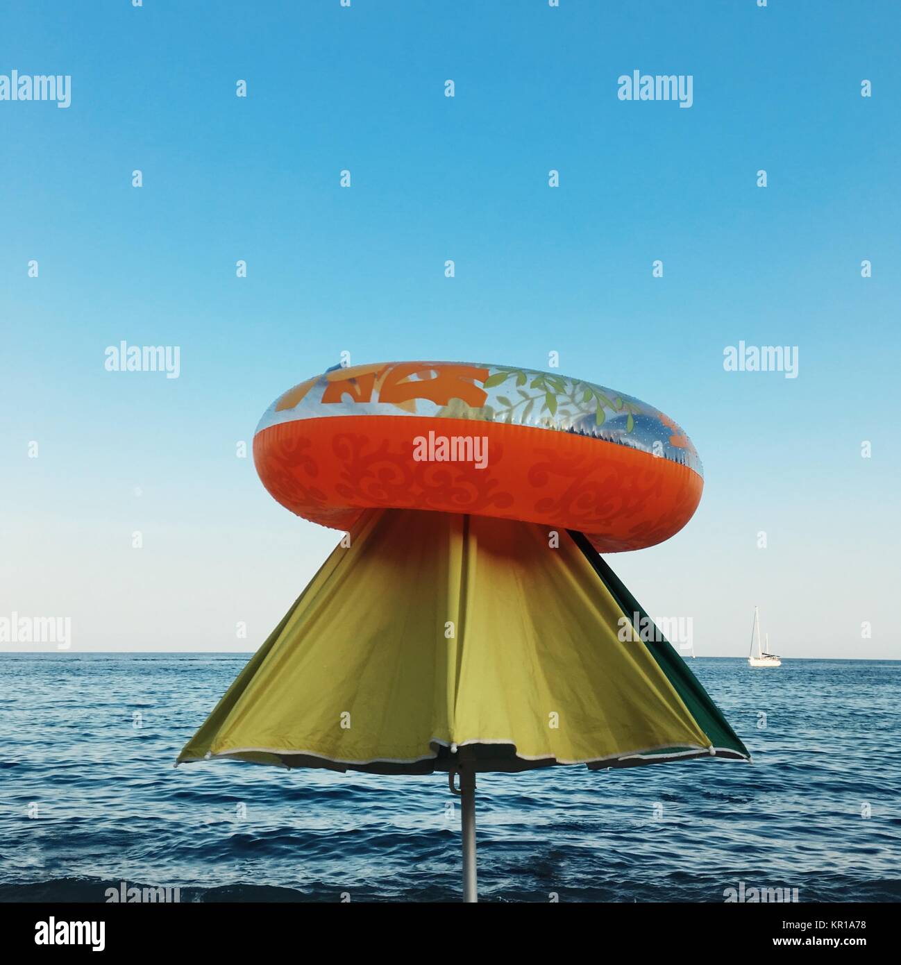 On top of a parasol fotografías e imágenes de alta resolución - Alamy