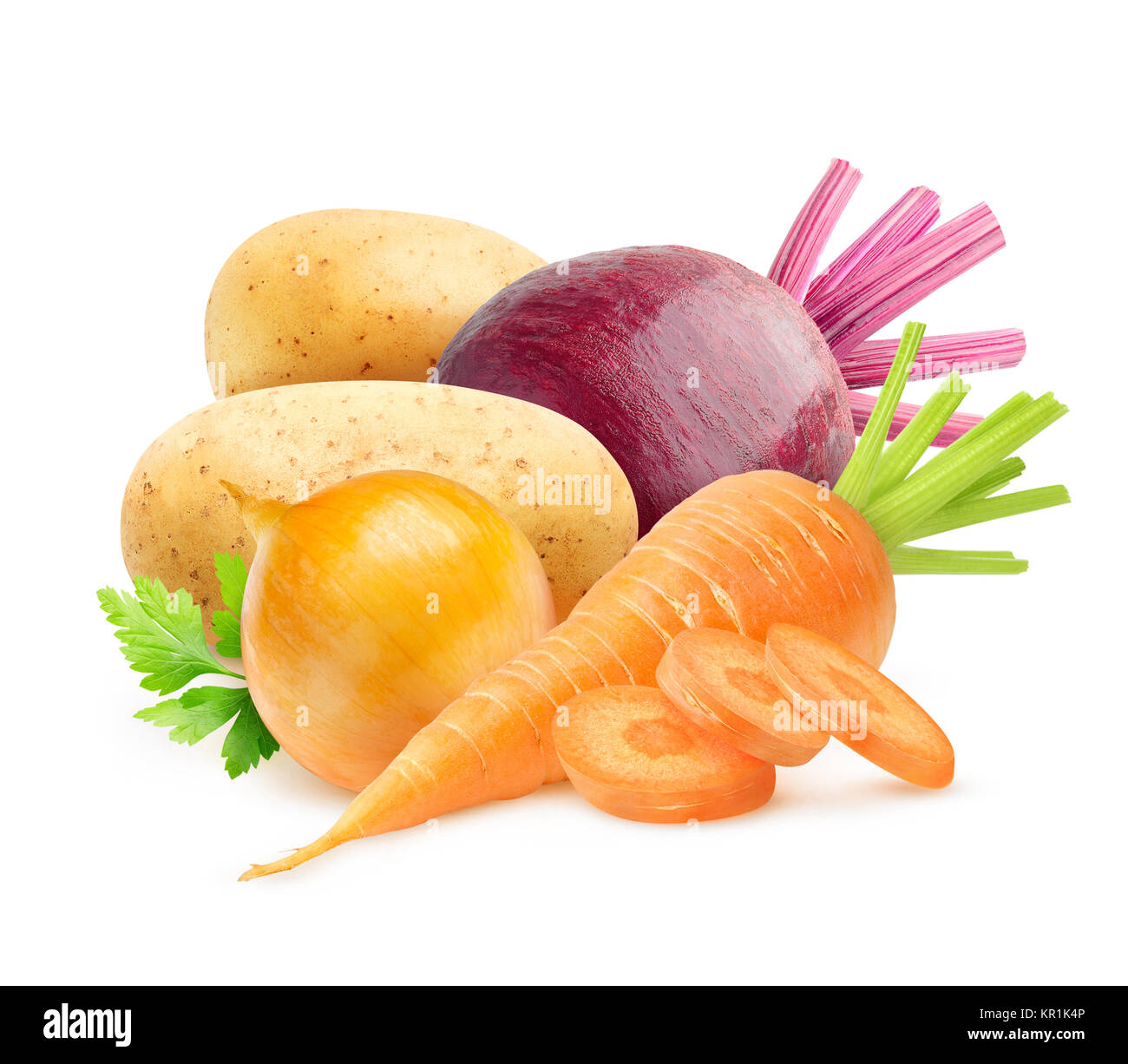 Verduras aislados. La zanahoria cruda, cebolla, patatas y remolachas aislado sobre fondo blanco con trazado de recorte Foto de stock