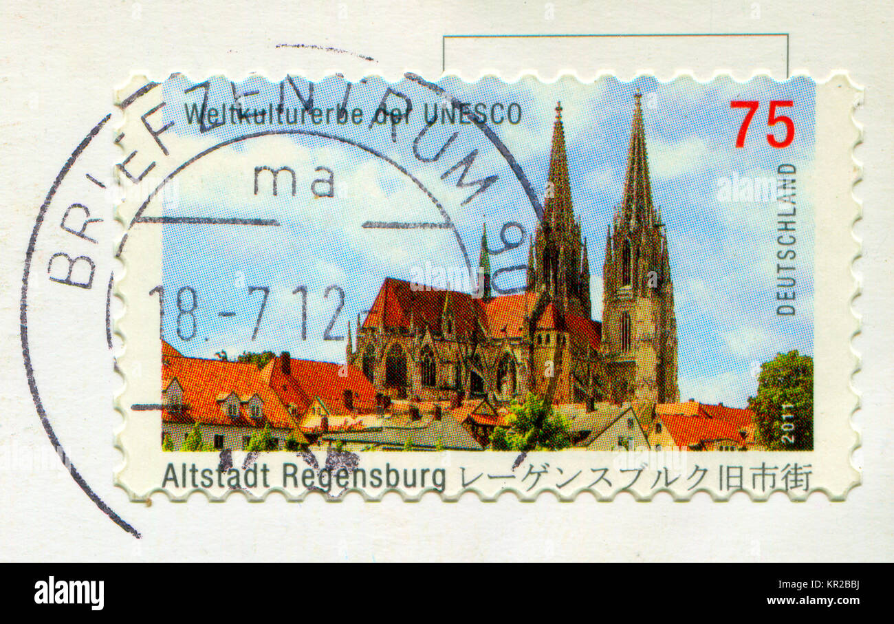 GOMEL, Bielorrusia, el 15 de diciembre de 2017, el sello impreso en Alemania muestra imagen de la Altstadt Regensburg, circa 2011. Foto de stock