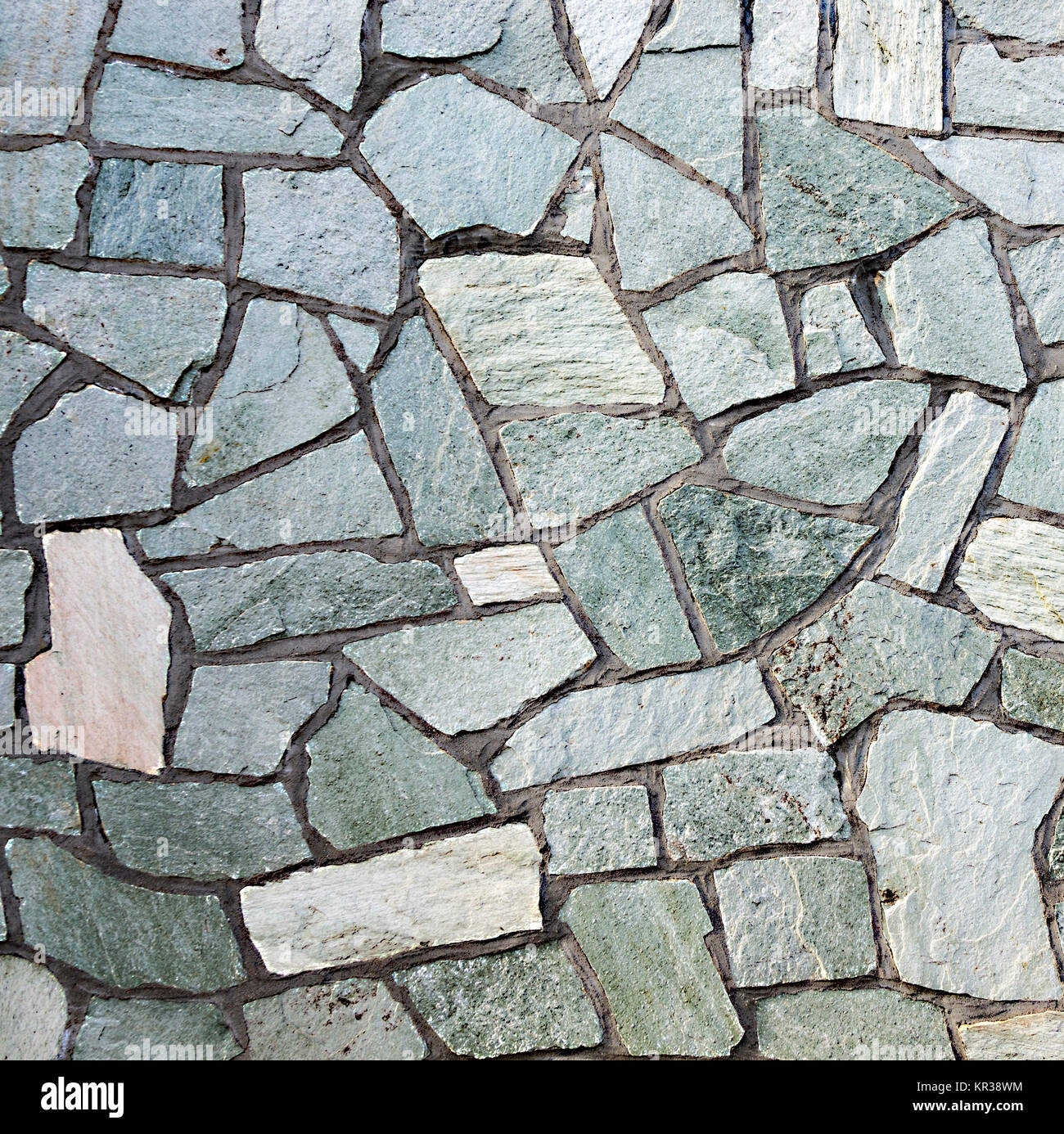 Sección de pared de piedra laja con diferentes formas y líneas Fotografía  de stock - Alamy