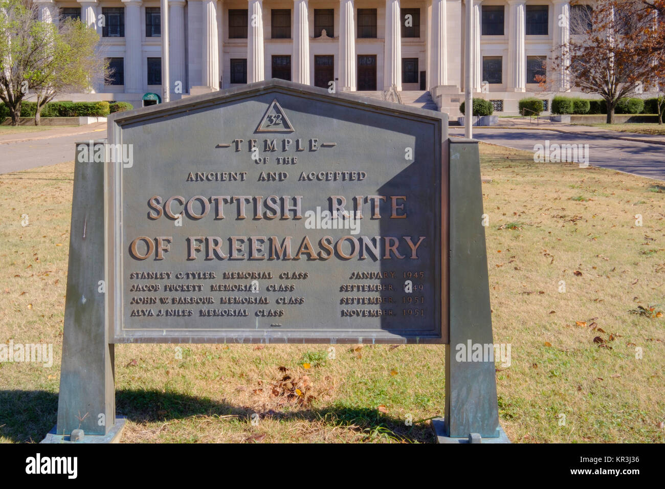 El exterior del Rito Escocés de la Francmasonería templo y firmar en Guthrie, Oklahoma, Estados Unidos. Foto de stock