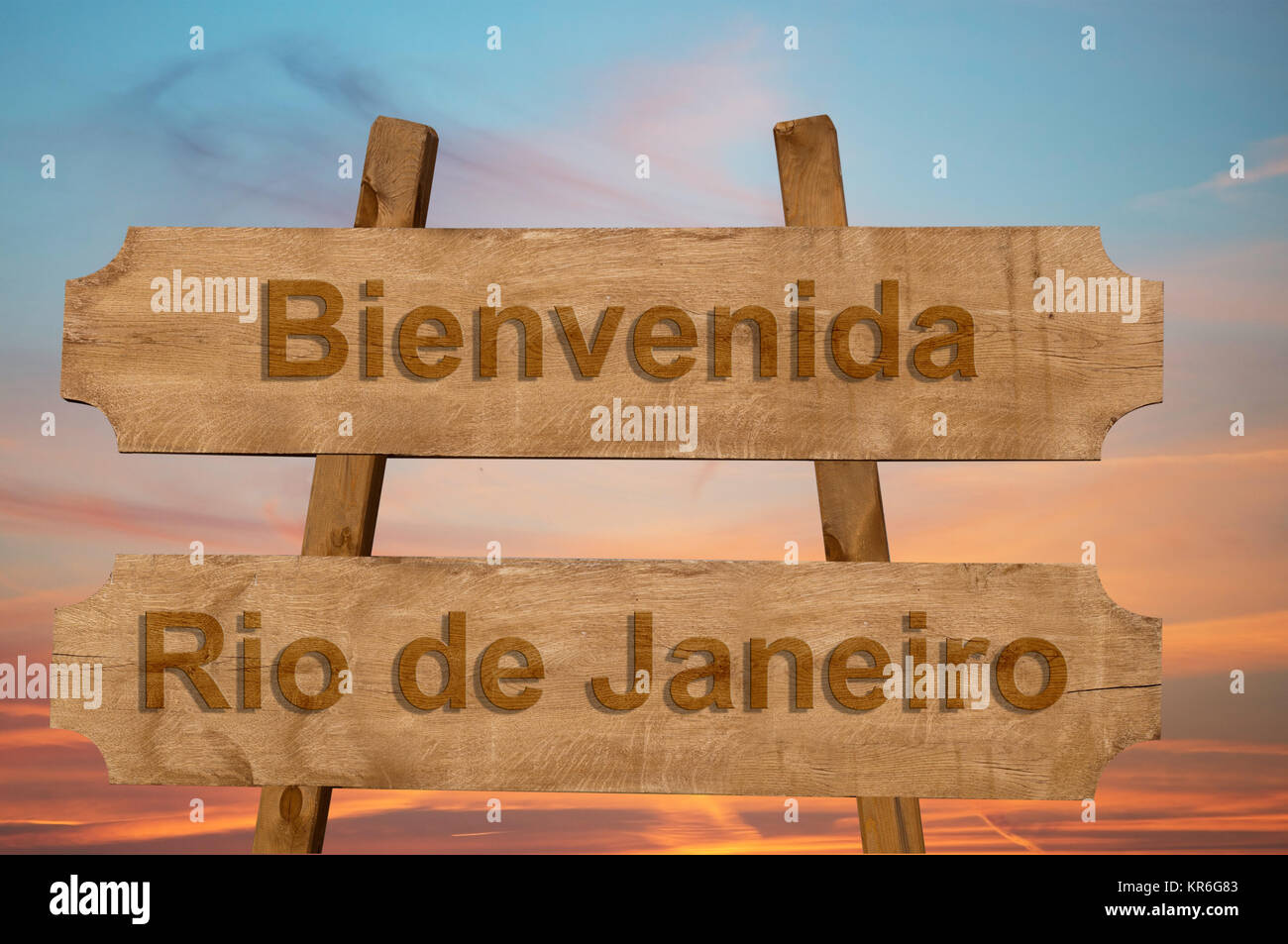 Bienvenida Bienvenido a (en español) de Río de Janeiro en brasil firmar sobre fondo de madera Foto de stock