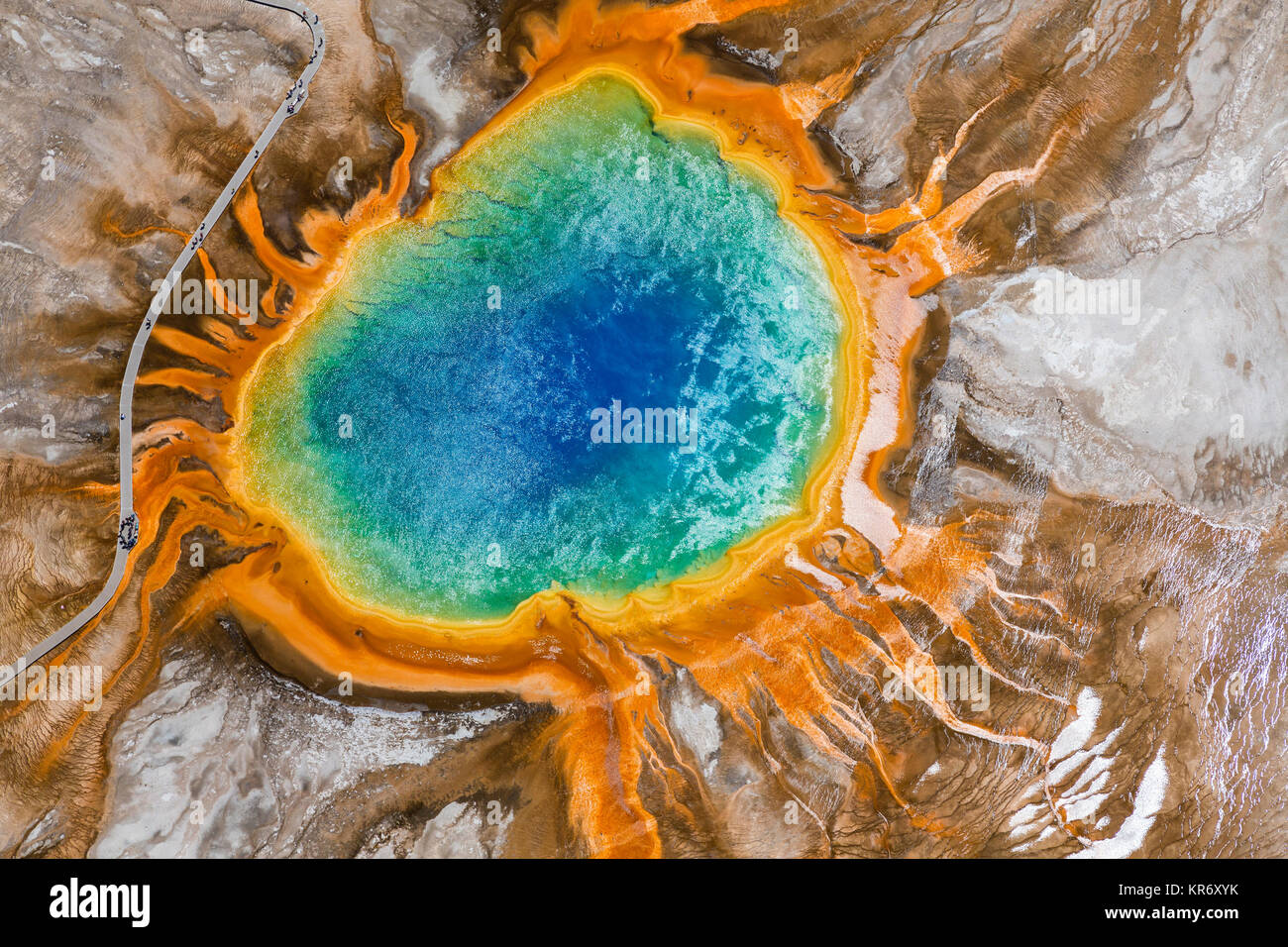 Vista aérea de Grand Prismatic Spring, Midway Geyser Basin, el Parque Nacional Yellowstone, Wyoming, Estados Unidos. Foto de stock