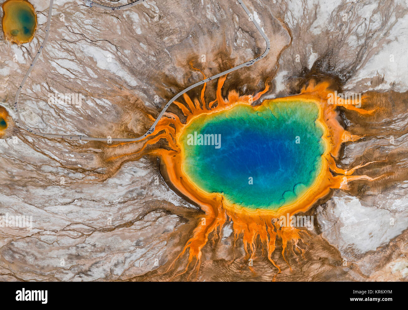 Vista aérea de Grand Prismatic Spring, Midway Geyser Basin, el Parque Nacional Yellowstone, Wyoming, Estados Unidos. Foto de stock