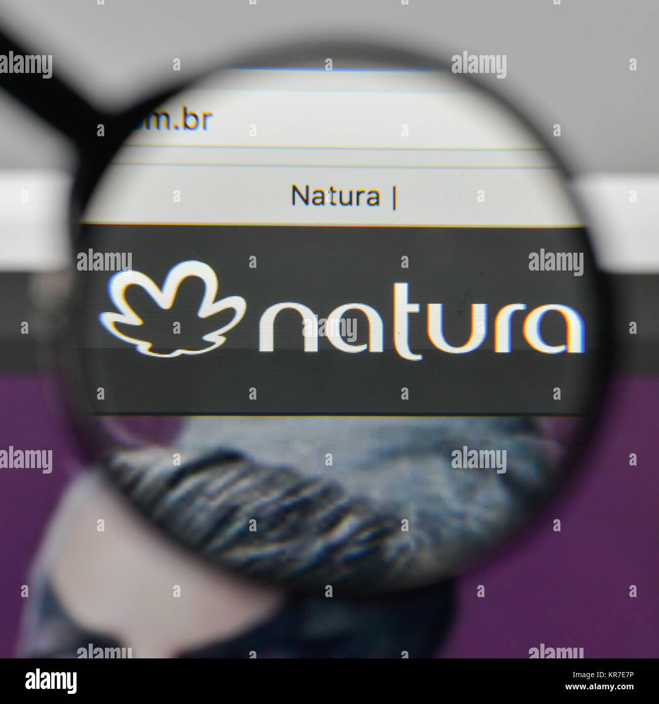 Milán, Italia - 1 de noviembre de 2017: Natura Cosmeticos SA logotipo en la  página de inicio de nuestro sitio web Fotografía de stock - Alamy