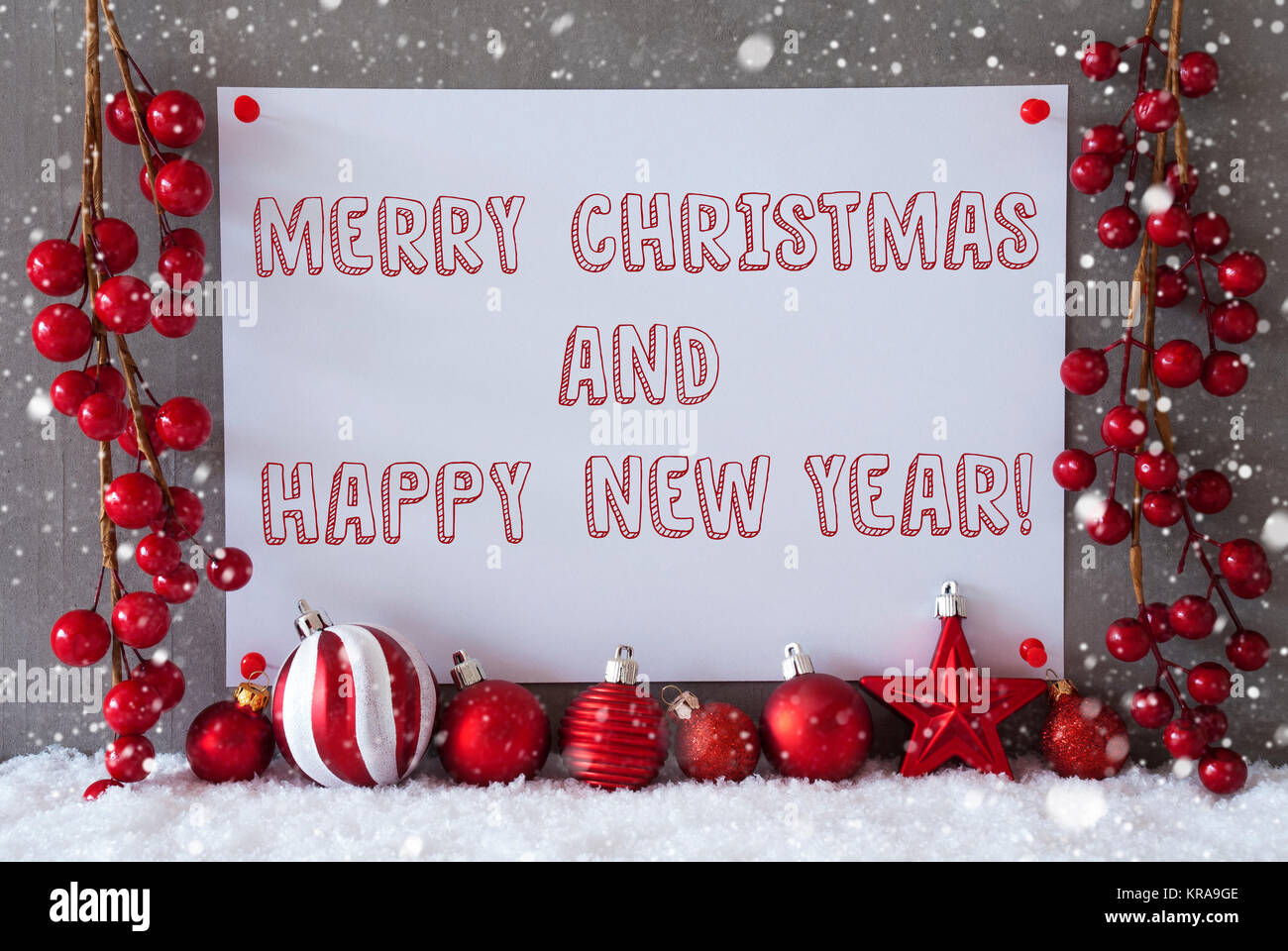 Etiqueta Con Texto En Ingles Feliz Navidad Y Feliz Ano Nuevo Decoracion De Navidad Roja Como Bolas De Nieve Moderno Y Urbano Como Fondo La Pared De Cemento Con Copos De Nieve