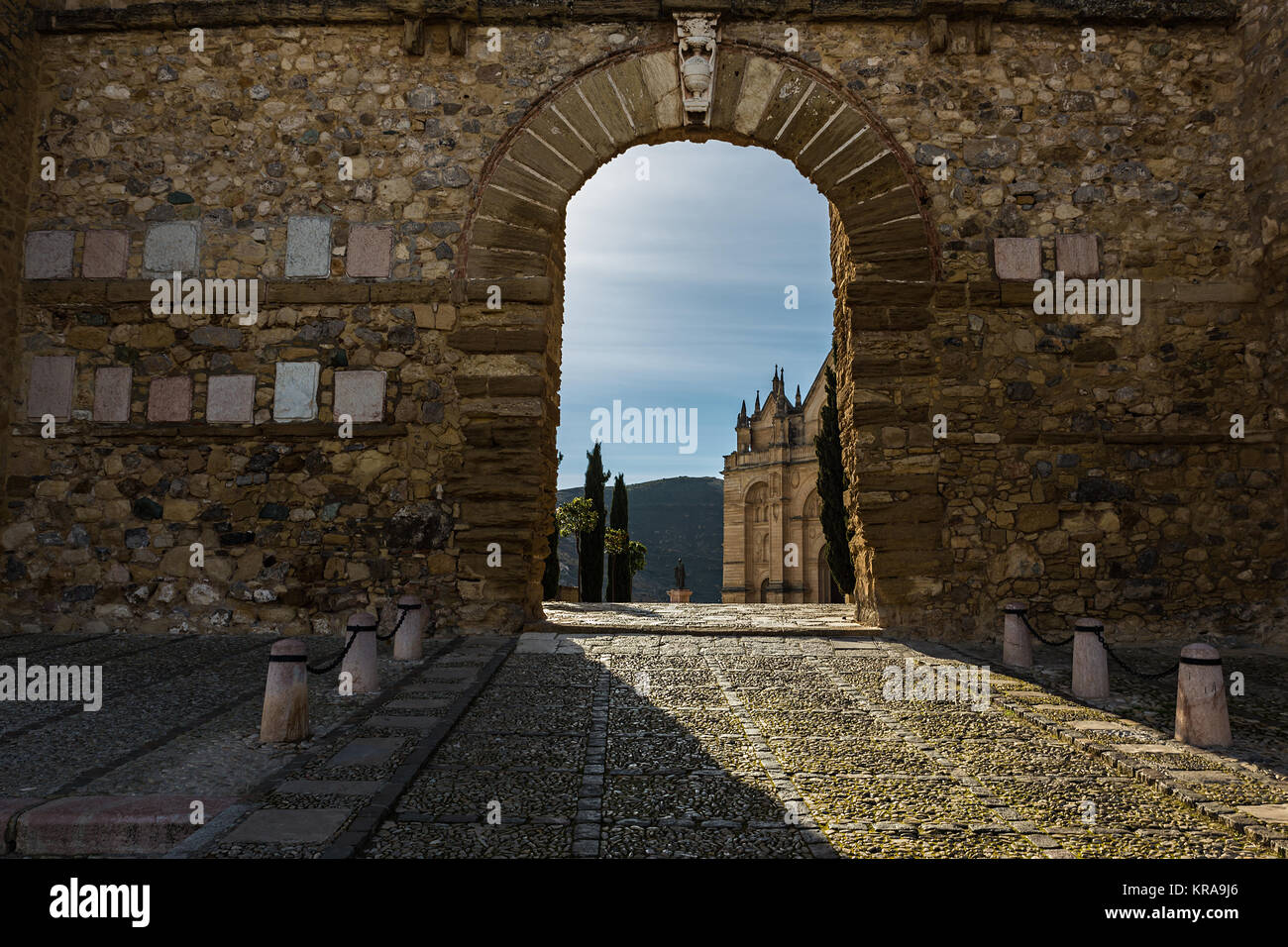 Arco de los Gigantes. Antiguo arco construido en 1585. Esta puerta es un monumento situado en