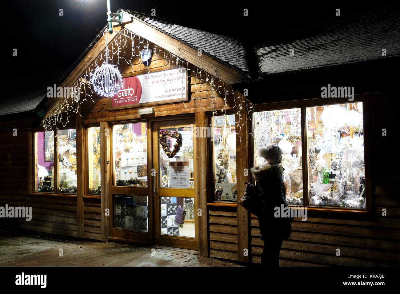 Nuevos ministerios shopping village en Navidad Foto de stock