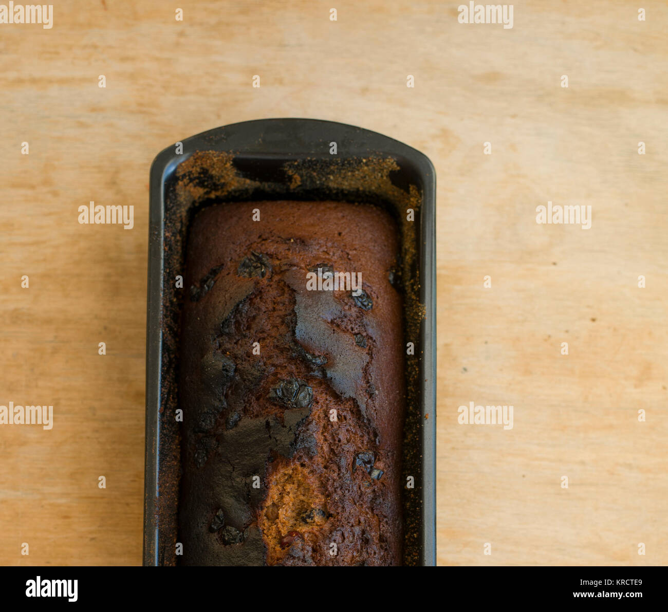 Clos en quemados gingerbread en tabla de madera Foto de stock