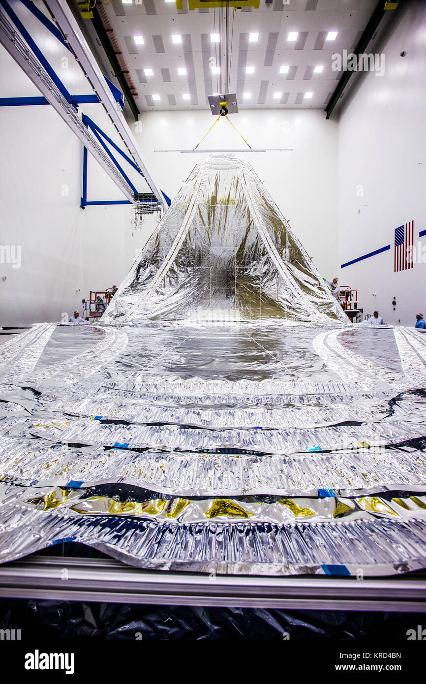 Telescopio Espacial James Webb Parasol test se desarrolla a la perfección  Fotografía de stock - Alamy