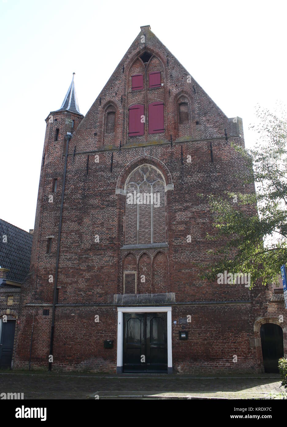 Waalse kerk (iglesia valona, Eglise Wallonne), iglesia calvinista en Zwolle, Holanda en Schoutenstraat. Edificio de la iglesia data de 1500. Foto de stock