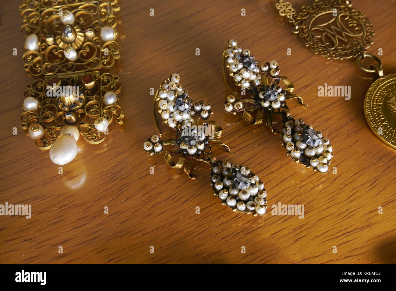 Ejemplos de joyas usadas por el virreinato de Nueva España. María Inés de  Jáuregui y Aróstegui era la esposa del virrey José de Iturrigaray. Nacional  de mus Fotografía de stock - Alamy