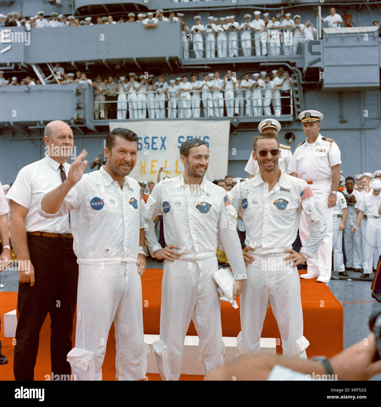 El Apolo 7 se congratula de la tripulación a bordo del USS Essex Foto de stock