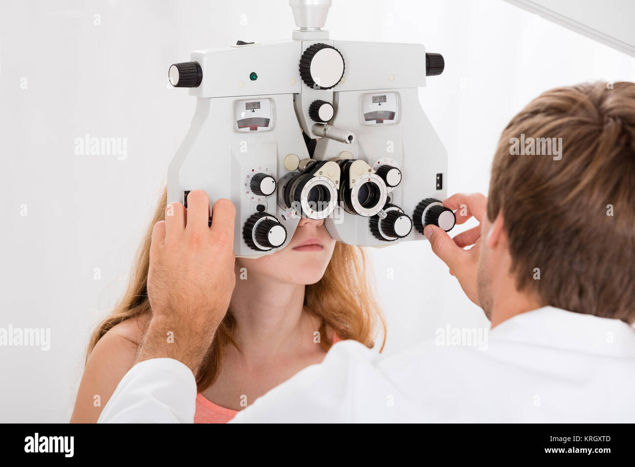 Retinoscopio fotografías e imágenes de alta resolución Alamy