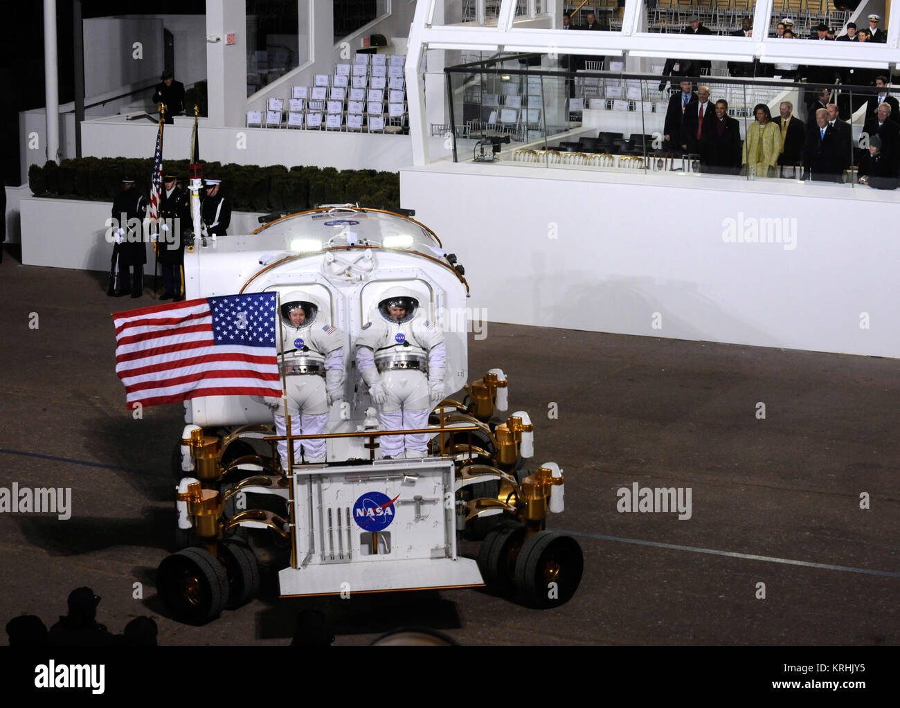 Crédito de la foto: (NASA/Bill Ingalls) Lunar Electric Rover de 2009 desfile inauguración presidencial 2 Foto de stock