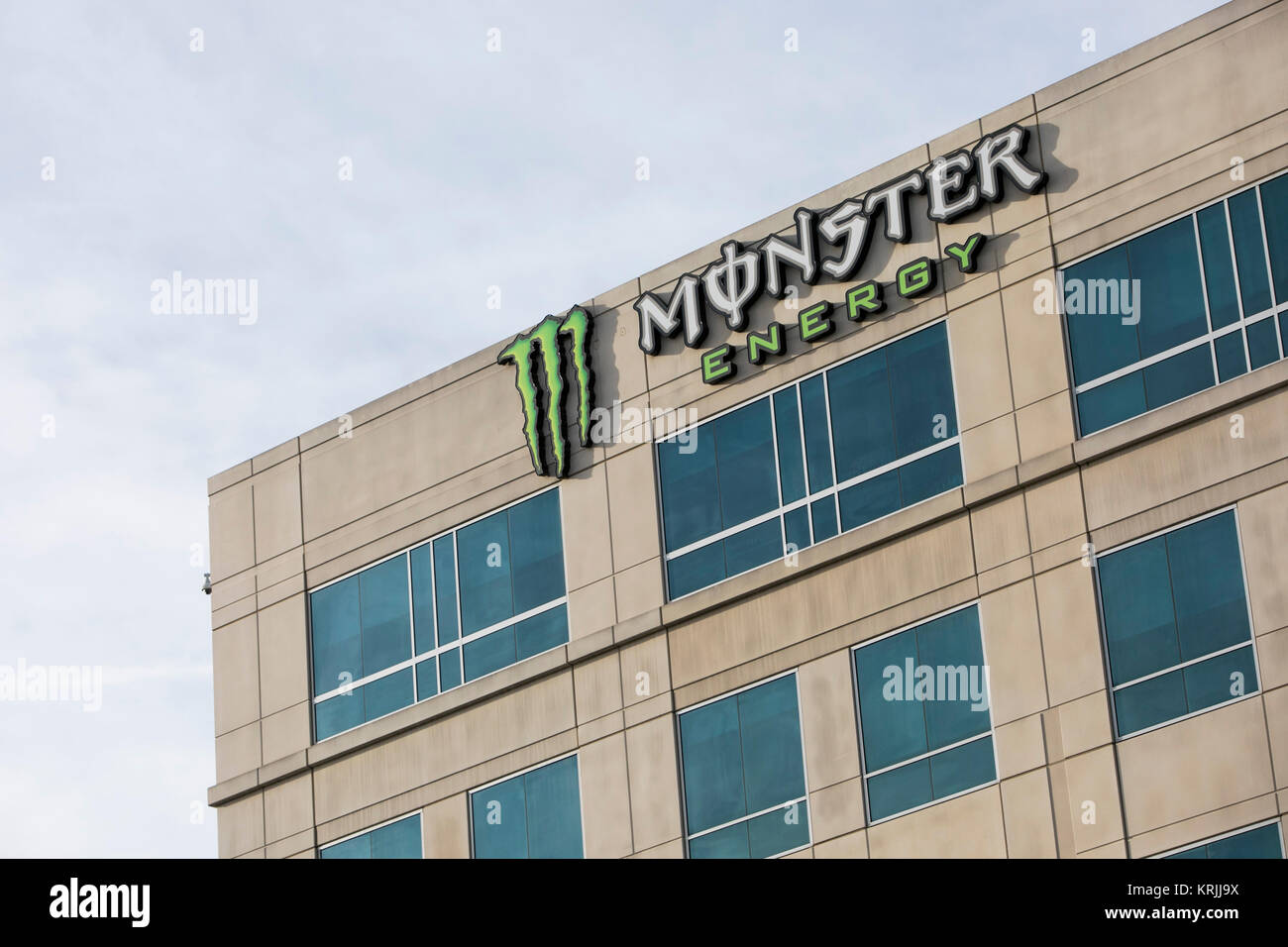 Un logotipo firmar fuera de la sede de la Corporación de bebidas