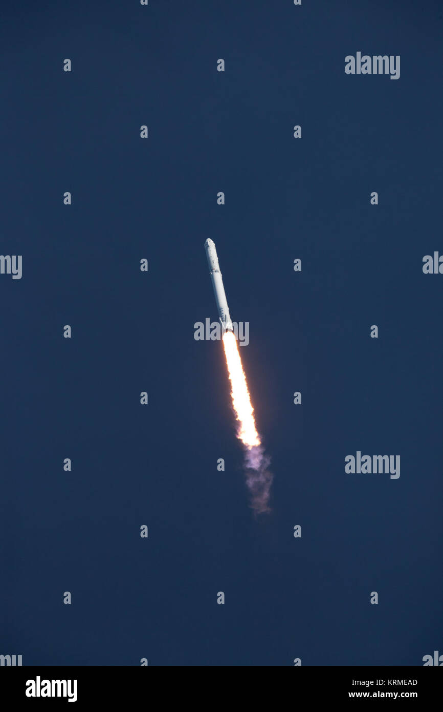 Fotos de la SpaceX CRS-8/Falcon 9 Liftoff de Pad 40. Cek-20160408-PH KLS0002 0052 (25711850403) Foto de stock