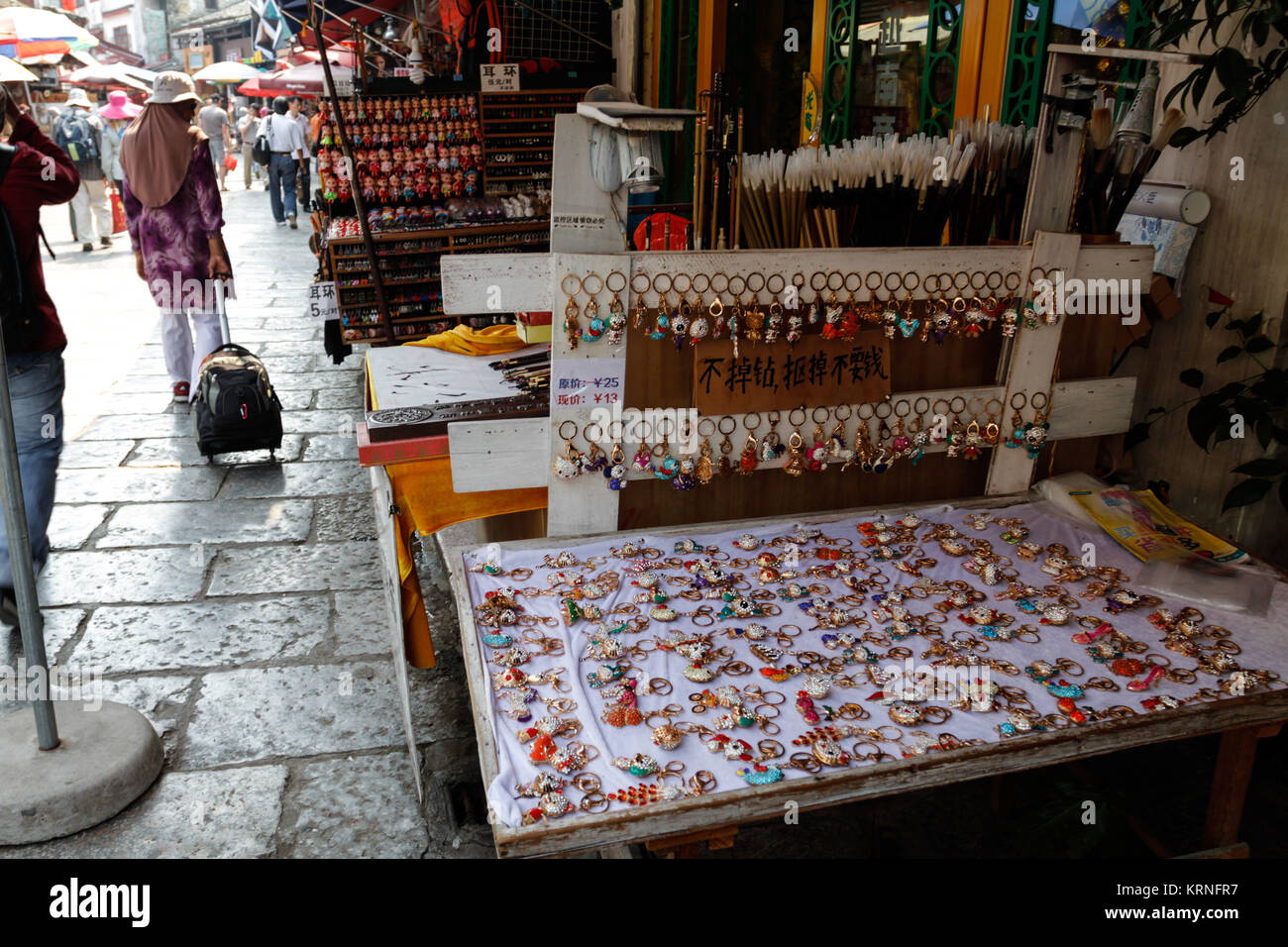 Llavero para la venta en la calle West en Yangshuo en China. Foto de stock