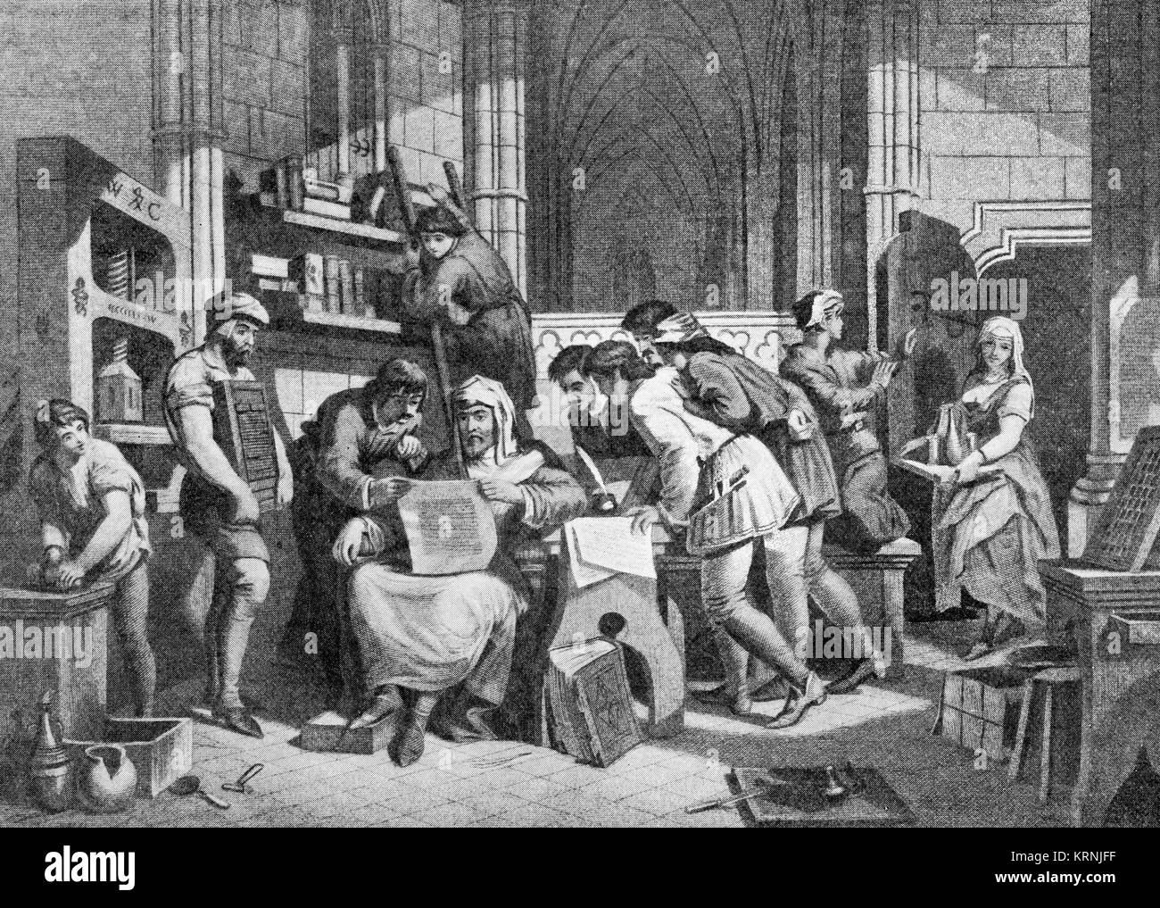 Una ilustración de medio tono de William Caxton, el primer impresor de Inglaterra, una prueba de lectura de su obra desde su imprenta de madera alrededor de 1474. Foto de stock
