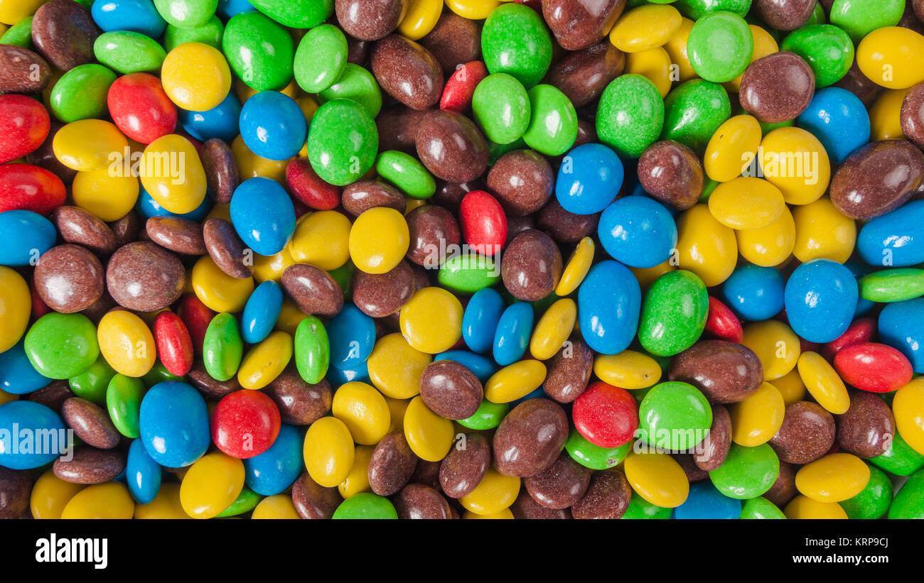 Coloridos dulces. montón de coloridos dulces de chocolate Foto de stock