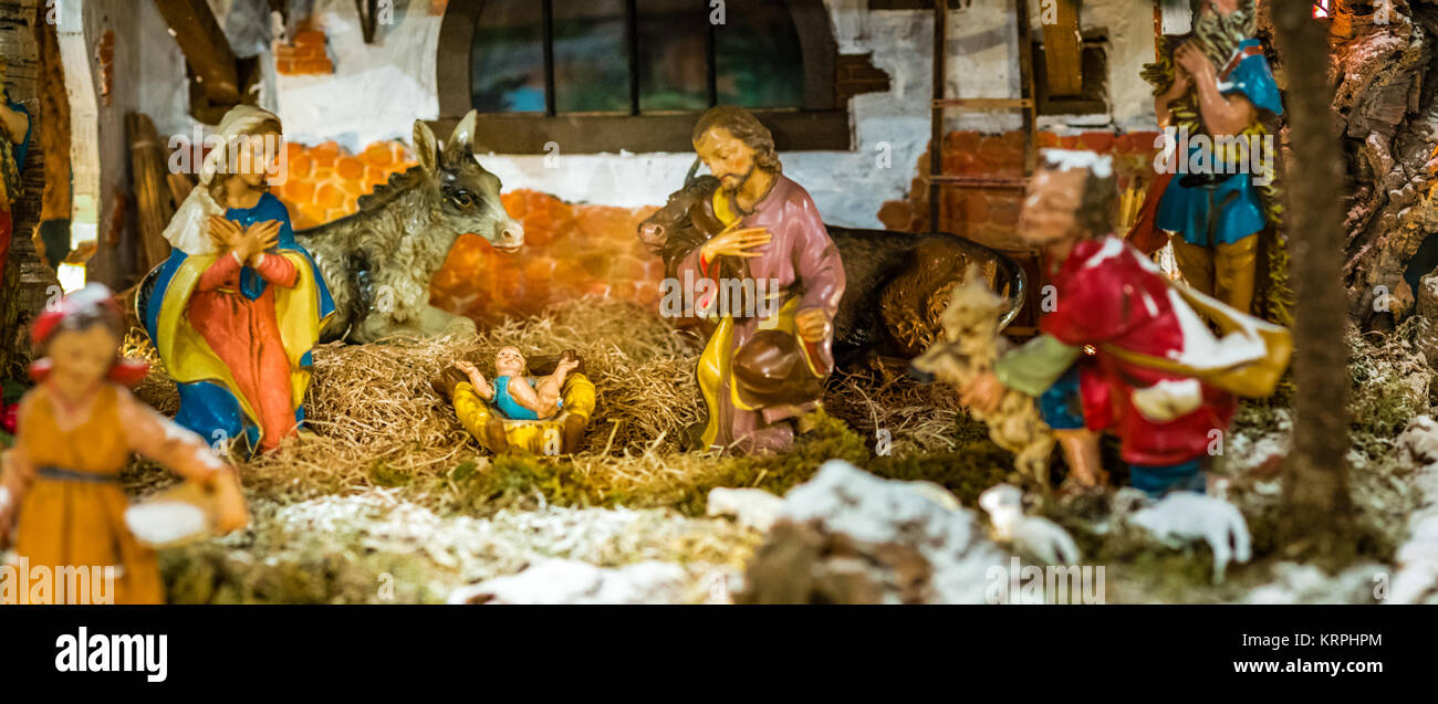 Escena De Natividad Con El Santo Niño La Virgen María San José El Buey Y El Burro Fotografía 2449