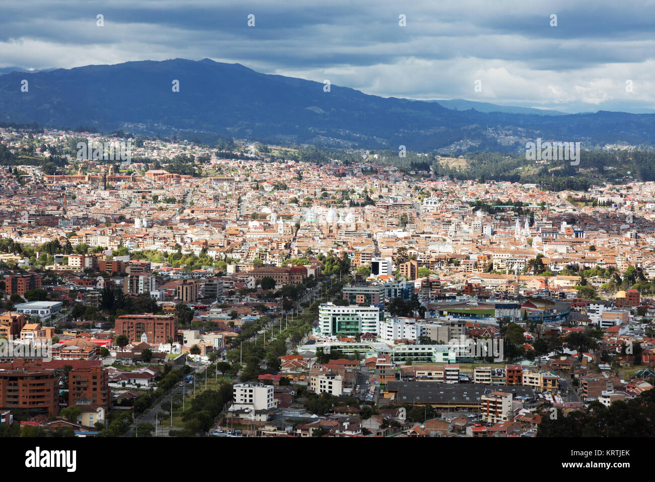 Cuenca Ecuador - Paisaje urbano - vistas a la ciudad desde el Mirador de  Turi; Cuenca, Ecuador Sudamérica Fotografía de stock - Alamy