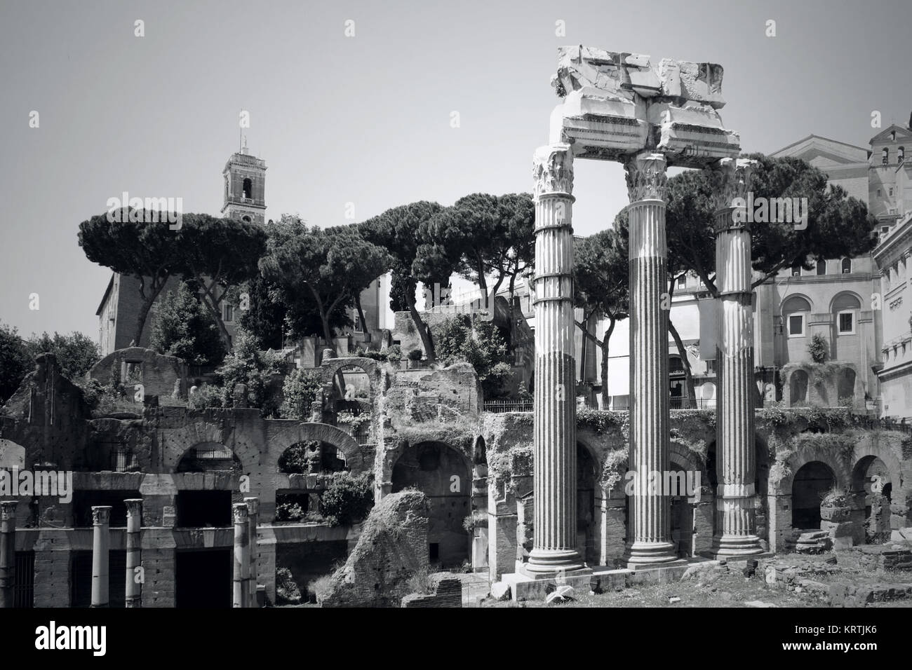 Detalle de los Foros Imperiales en Roma en blanco y negro Foto de stock