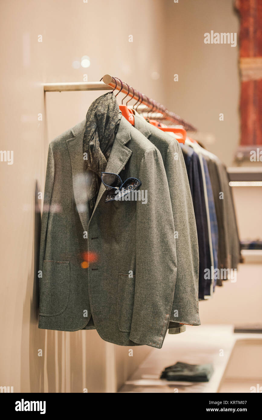 Boutique De Moda Para Hombre Fotos e Imágenes de stock - Alamy