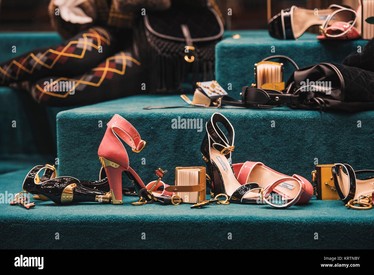 Zapato prada fotografías e imágenes de alta resolución - Alamy