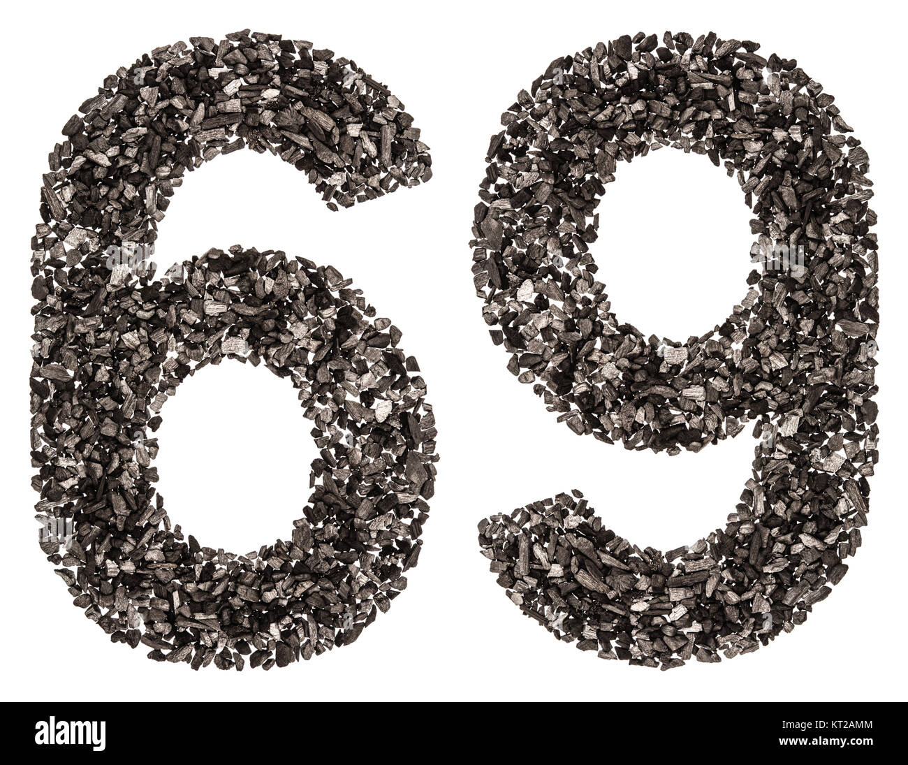 Número arábigo 69, sesenta y nueve, de negro de carbón natural, aislado sobre fondo blanco. Foto de stock