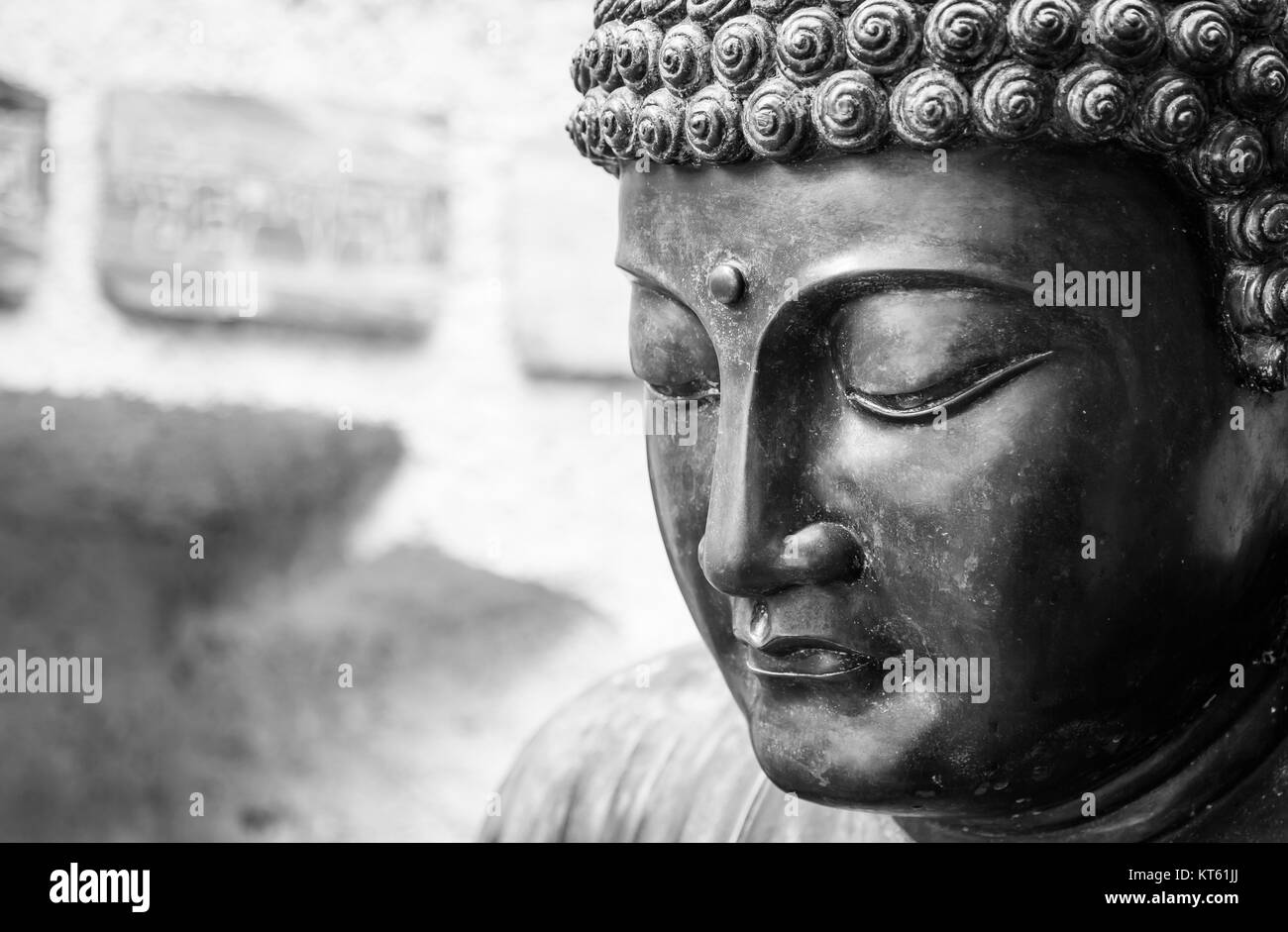Estatua de Buda meditando en japonés Foto de stock
