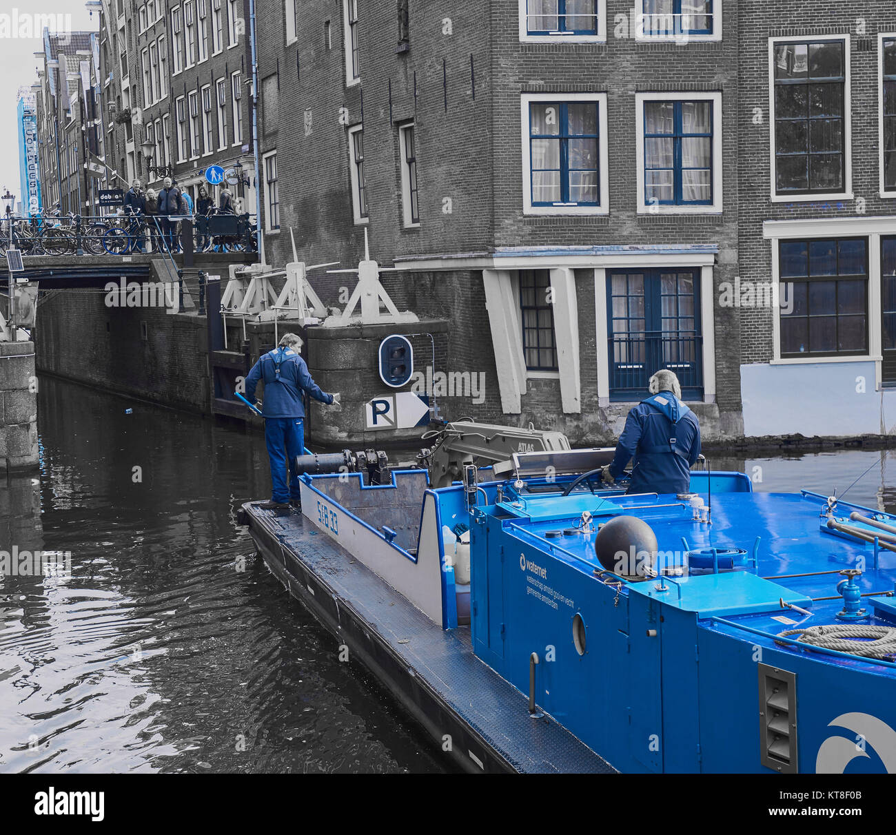 Amsterdam canal cleaning fotografías e imágenes de alta resolución Alamy