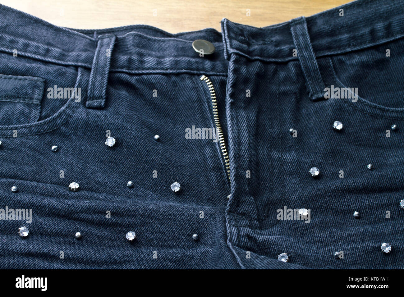 Jeans dama moda disparos closeup detalle de diamante Fotografía de